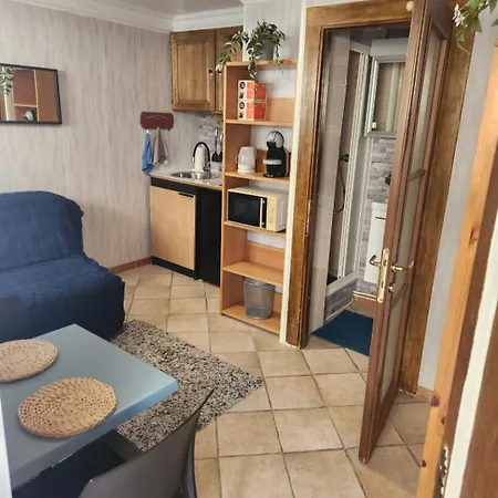 Comfortable Nest For 2 People شقة *